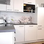 Livingstar With Privat Sauna 4 Pers Wifi Near Lift דירה